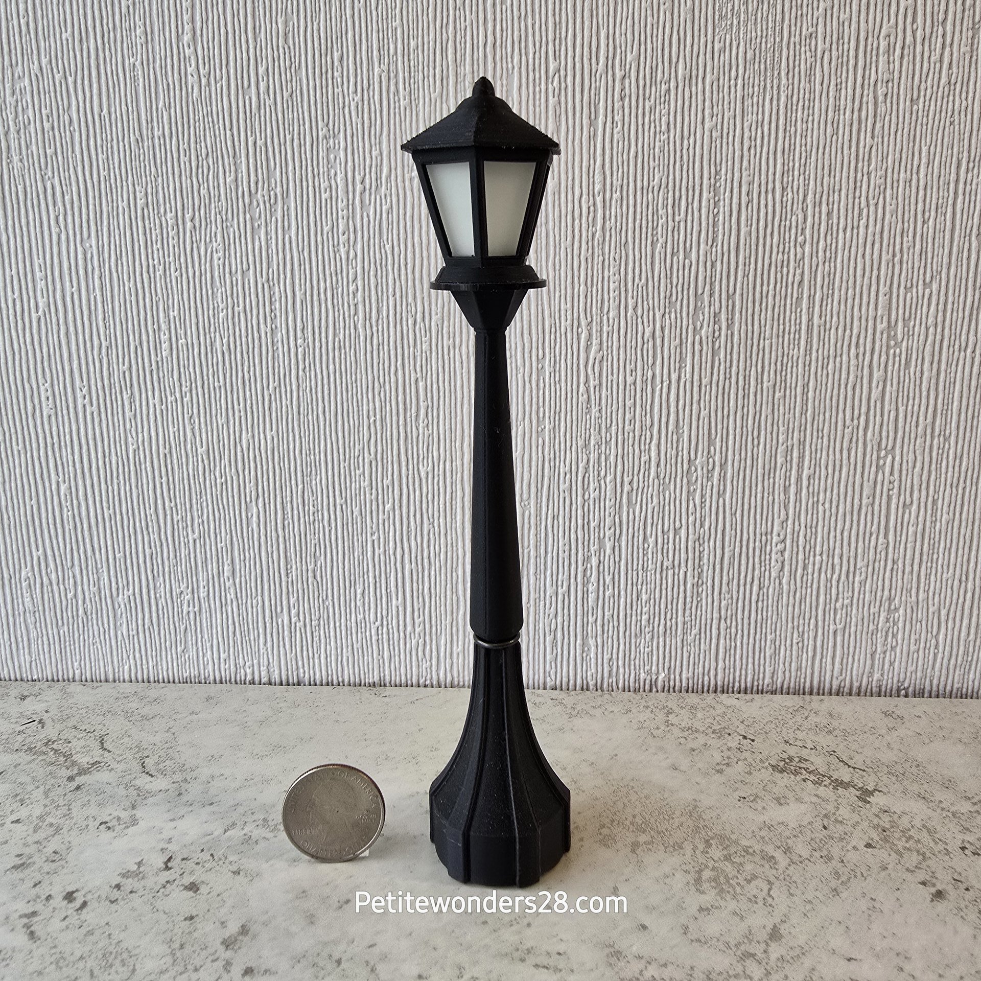 1:12 scale dollhouse battery lighted street lamp with removable lantern and wreath No external wires Price is for EACH lamp