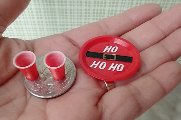 1:12 scale miniature red round serving tray Santa Ho ho ho serving tray with Santa belt and texts Ho Ho Ho + 2 mini red SOLO cups REF 12th scale round tray