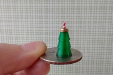 1:12 Dollhouse miniature holiday-themed Christmas tree shaped bottled with peppermint straw REF Golden cap