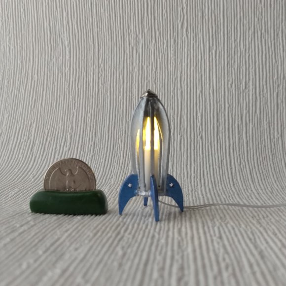 Rocket table lamp