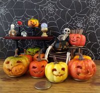 Battery operated miniature light up Jack-O-Lantern Pumpkin LED light for Halloween No external wires REF C Eyeballs