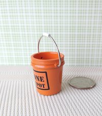 1:12 Dollhouse miniature all-purpose bucket equivalent to home center 5-gallon plastic bucket REF Orange