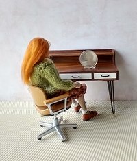 1:12 Dollhouse desk chair or task chair or office chair with padded armrests in leather tan REF Tan