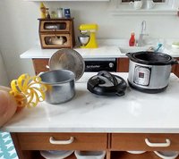 1:12 Dollhouse miniature Instant pressure cooker or multi-cooker with removable lid and cooking pot + egg rack - NON-working