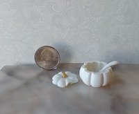 1:12 scale dollhouse pumpkin tureen with lid and ladle for Halloween Thanksgiving Decorative jar as centerpiece for fall decoration REF White