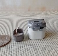 1:12 Dollhouse miniature bread maker Home bread machine with hinged lid and removable bread ban