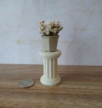1:12 Dollhouse garden pedestal with fine stone texture REF Fluted