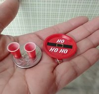 1:12 scale miniature red round serving tray Santa Ho ho ho serving tray with Santa belt and texts Ho Ho Ho + 2 mini red SOLO cups REF 12th scale round tray