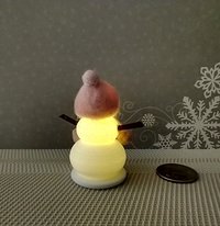1:12 Dollhouse miniature light up snow girl with needle felted pink wool hat and pom-pom Battery operated holiday decor REF Pink hat