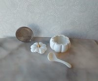 1:12 scale dollhouse pumpkin tureen with lid and ladle for Halloween Thanksgiving Decorative jar as centerpiece for fall decoration REF White