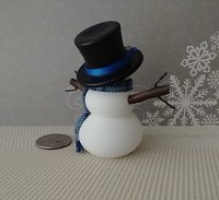 1:12 Dollhouse miniature light up snowman with removable hat Battery operated holiday decor REF Bluds plaid scarf