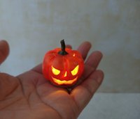 Battery operated miniature light up Jack-O-Lantern Pumpkin LED light for Halloween No external wires
