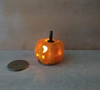 Battery operated miniature light up Jack-O-Lantern Pumpkin LED light for Halloween No external wires REF Teeth gate