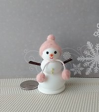 1:12 Dollhouse miniature light up snow girl with needle felted pink wool hat and pom-pom Battery operated holiday decor REF Pink hat