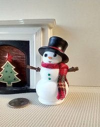 1:12 Dollhouse miniature light up snowman with removable hat Battery operated holiday decor REF Plaid scarf