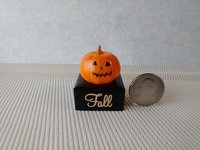 Battery lighted miniature Jack-o-Lantern Pumpkin light on black stand Halloween light for 1-inch scale or play scale REF Zigzag mouth