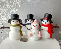 1:12 Dollhouse miniature light up snow girl with needle felted pink wool hat and pom-pom Battery operated holiday decor REF Pink hat