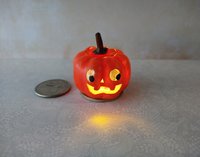 Battery operated miniature light up Jack-O-Lantern Pumpkin LED light for Halloween No external wires REF Black eyes