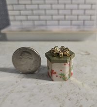 1-inch scale dollhouse miniature light up Christmas gift box Battery lighted gift box for mini holiday scene REF #19 Small hexagon + Merry Xmas