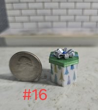1-inch scale dollhouse miniature light up Christmas gift box Battery lighted gift box for mini holiday scene REF #16 Green lid + multi-color xmas trees