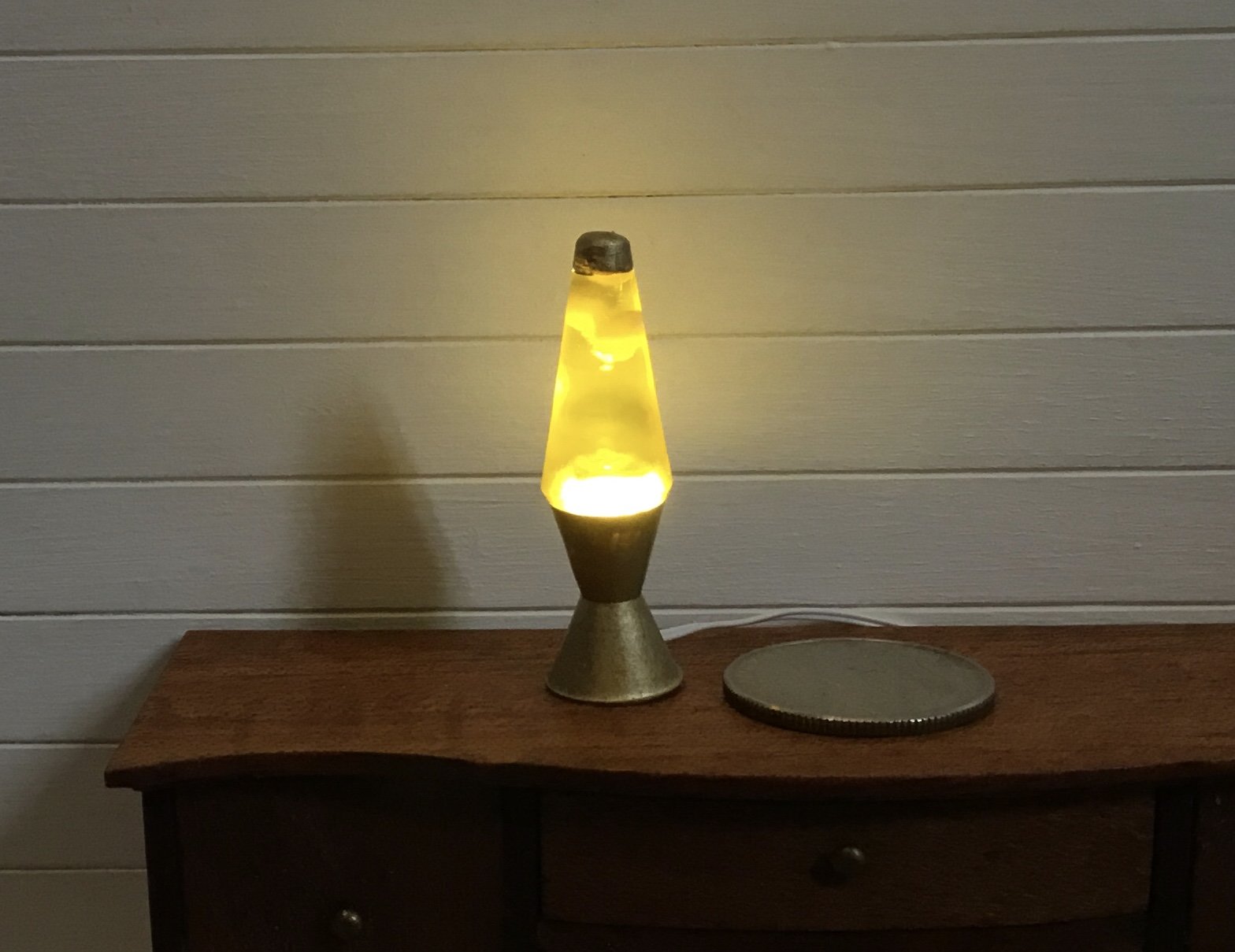 1:12 Dollhouse miniature Handcrafted retro lava lamp Battery operated LED table lamp MCM style with external wires - yellow resin