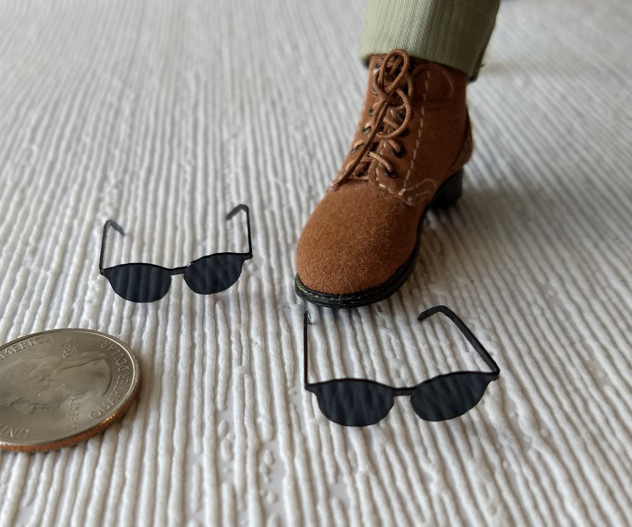 1:6 Play scale miniature sunglasses Cool shades Diorama props Price is for each pair