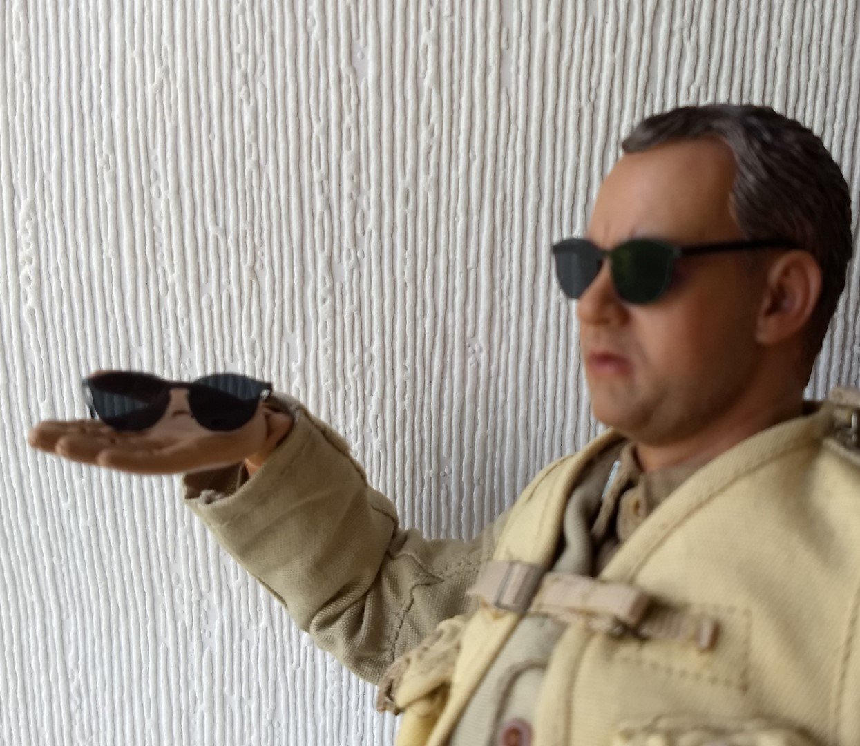 1:6 Play scale miniature sunglasses Cool shades Diorama props Price is for each pair