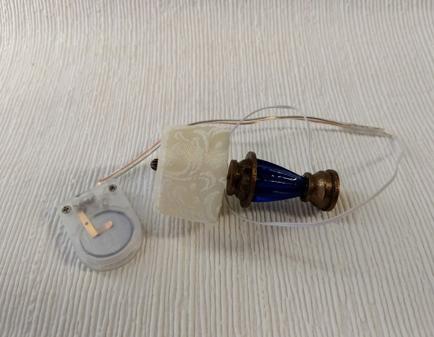 1:12 Dollhouse classic table lamp with deep blue vase lamp post Battery operated dollhouse lamp on external wires