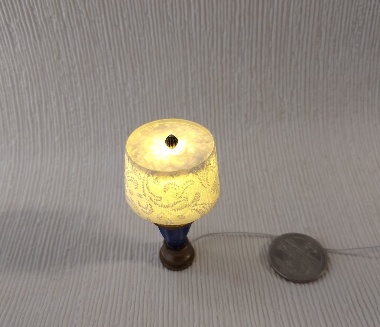 1:12 Dollhouse classic table lamp with deep blue vase lamp post Battery operated dollhouse lamp on external wires