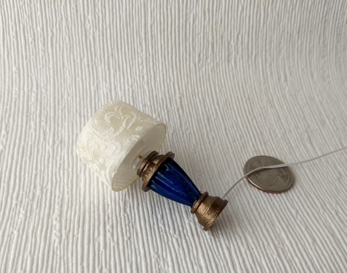 1:12 Dollhouse classic table lamp with deep blue vase lamp post Battery operated dollhouse lamp on external wires