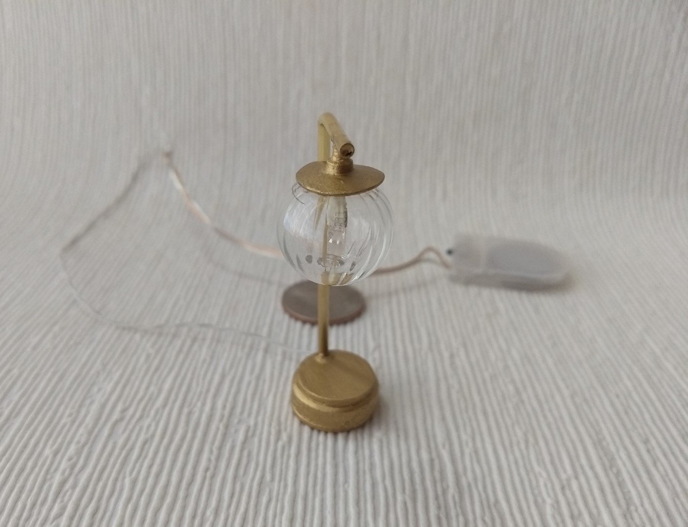 1:12 Dollhouse mid-century modern globe table lamp MCM inspired fluted glass globe lamp Battery operated with external wires