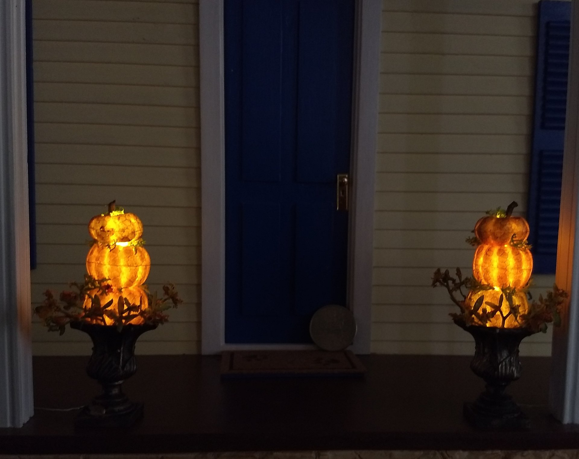 1:12 Dollhouse miniature stacked pumpkins topiary Light up pumpkins in black planter battery operated with external wires Price is for each unit