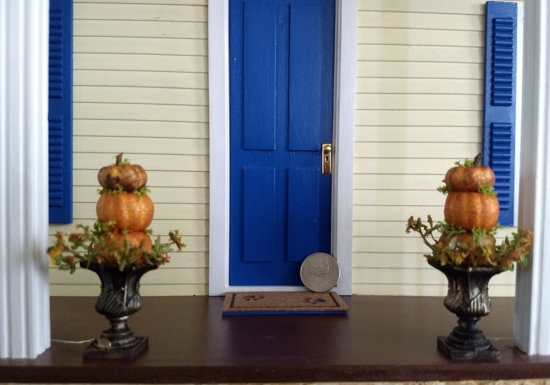 1:12 Dollhouse miniature stacked pumpkins topiary Light up pumpkins in black planter battery operated with external wires Price is for each unit