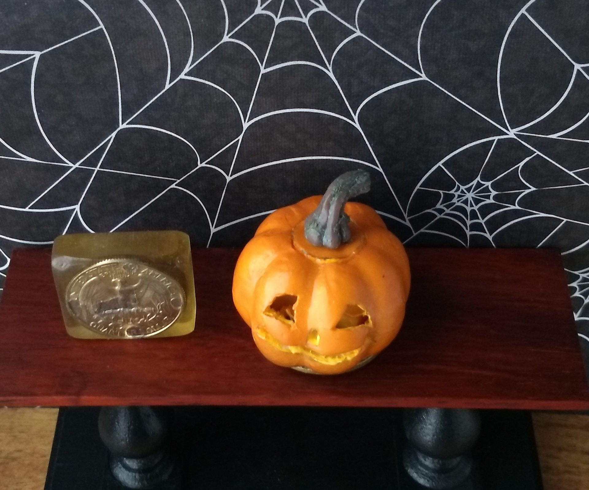 Battery operated miniature light up Jack-O-Lantern Pumpkin LED light for Halloween No external wires REF Grey Bottom