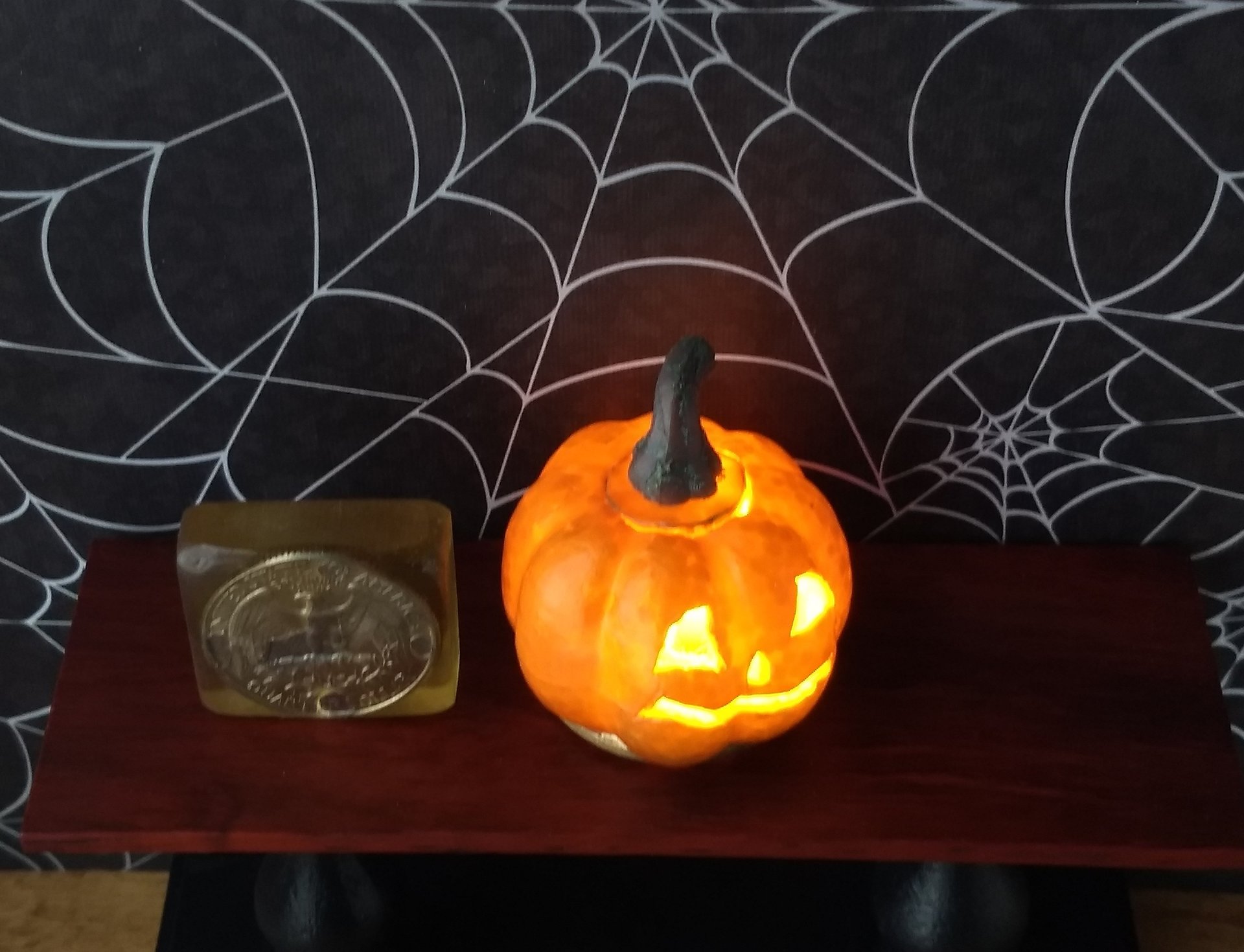 Battery operated miniature light up Jack-O-Lantern Pumpkin LED light for Halloween No external wires REF Grey Bottom