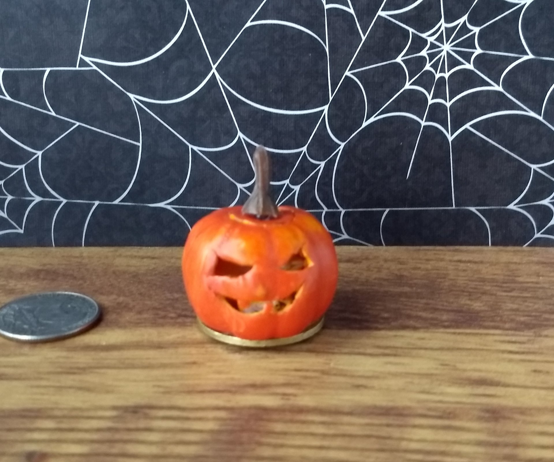 Battery operated miniature light up Jack-O-Lantern Pumpkin LED light for Halloween No external wires REF B Two front teeth