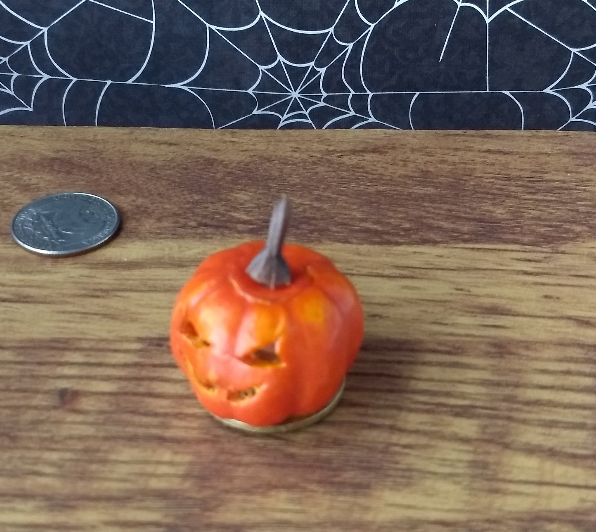 Battery operated miniature light up Jack-O-Lantern Pumpkin LED light for Halloween No external wires REF B Two front teeth