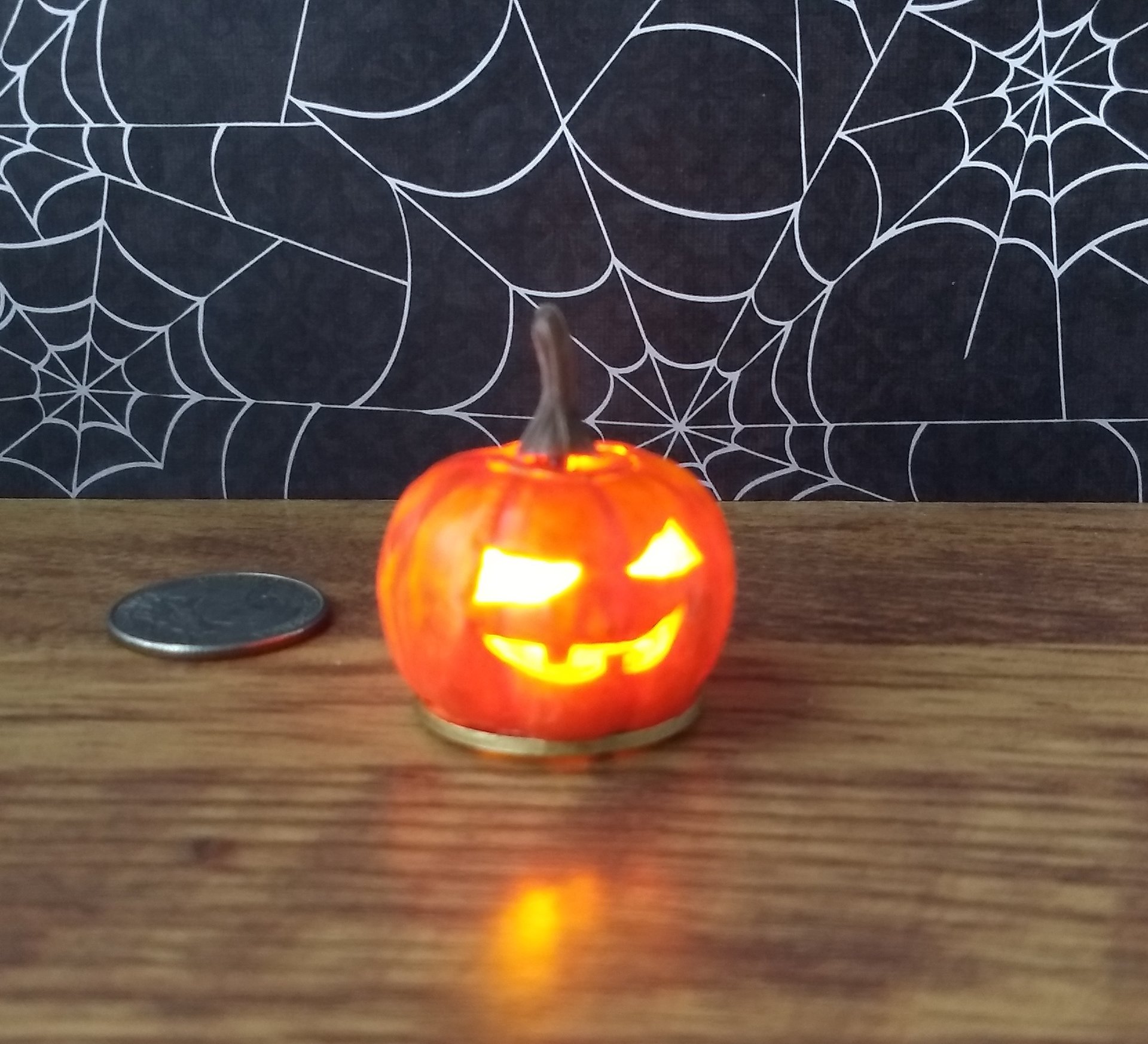 Battery operated miniature light up Jack-O-Lantern Pumpkin LED light for Halloween No external wires REF B Two front teeth