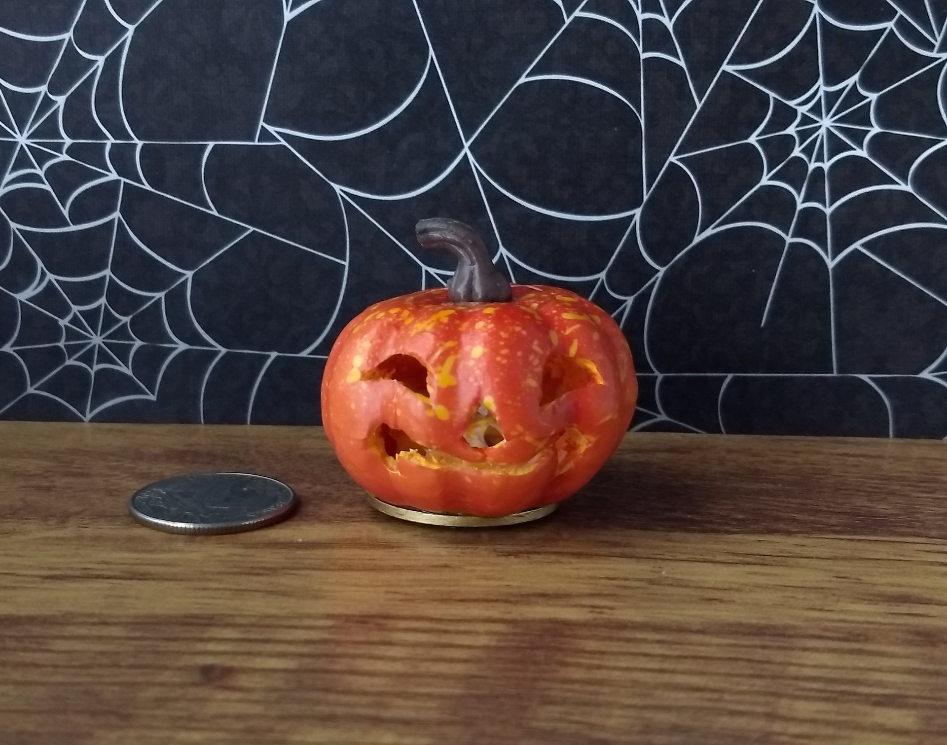 Battery operated miniature light up Jack-O-Lantern Pumpkin LED light for Halloween No external wires REF Play scale freckles