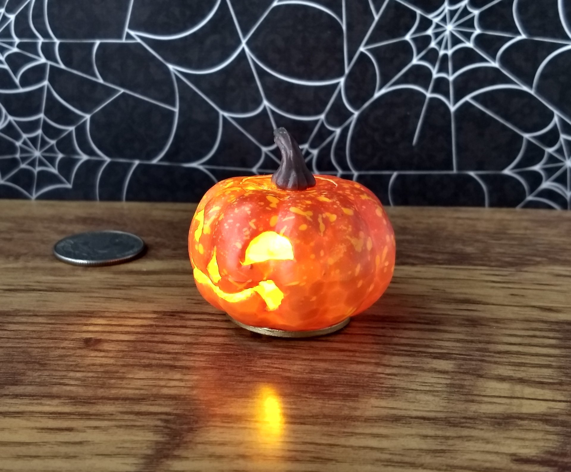 Battery operated miniature light up Jack-O-Lantern Pumpkin LED light for Halloween No external wires REF Play scale freckles