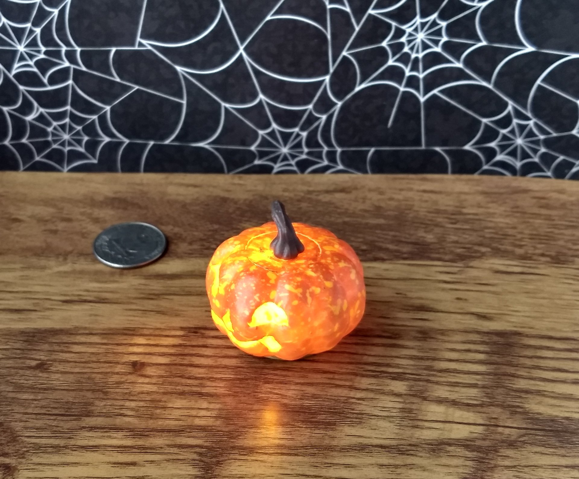 Battery operated miniature light up Jack-O-Lantern Pumpkin LED light for Halloween No external wires REF Play scale freckles