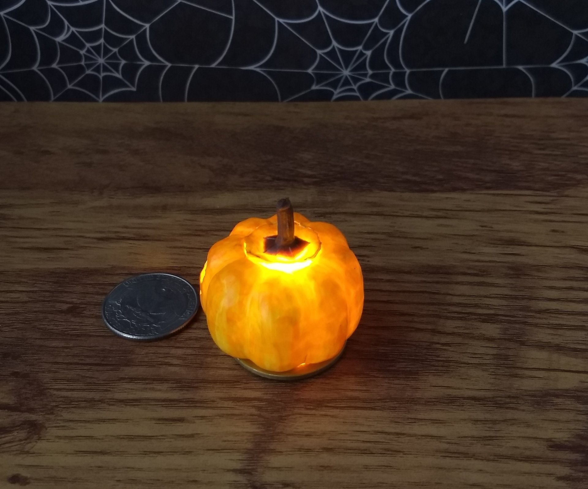 Battery operated miniature light up Jack-O-Lantern Pumpkin LED light for Halloween No external wires REF Big Almond eyes
