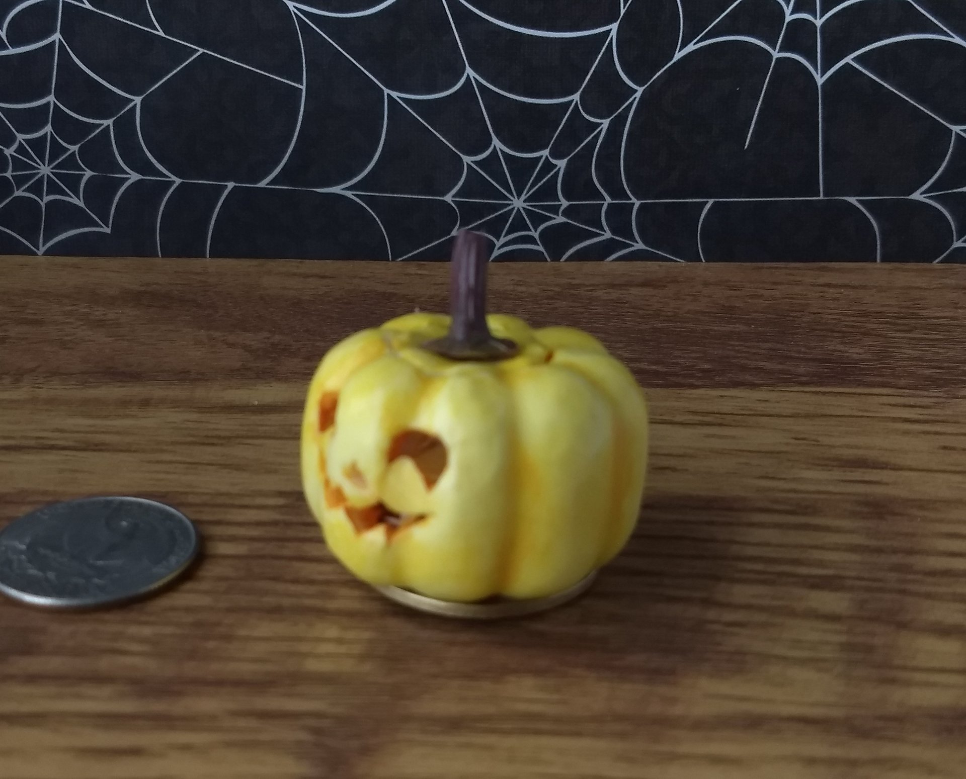 Battery operated miniature light up Jack-O-Lantern Pumpkin LED light for Halloween No external wires REF Corn yellow