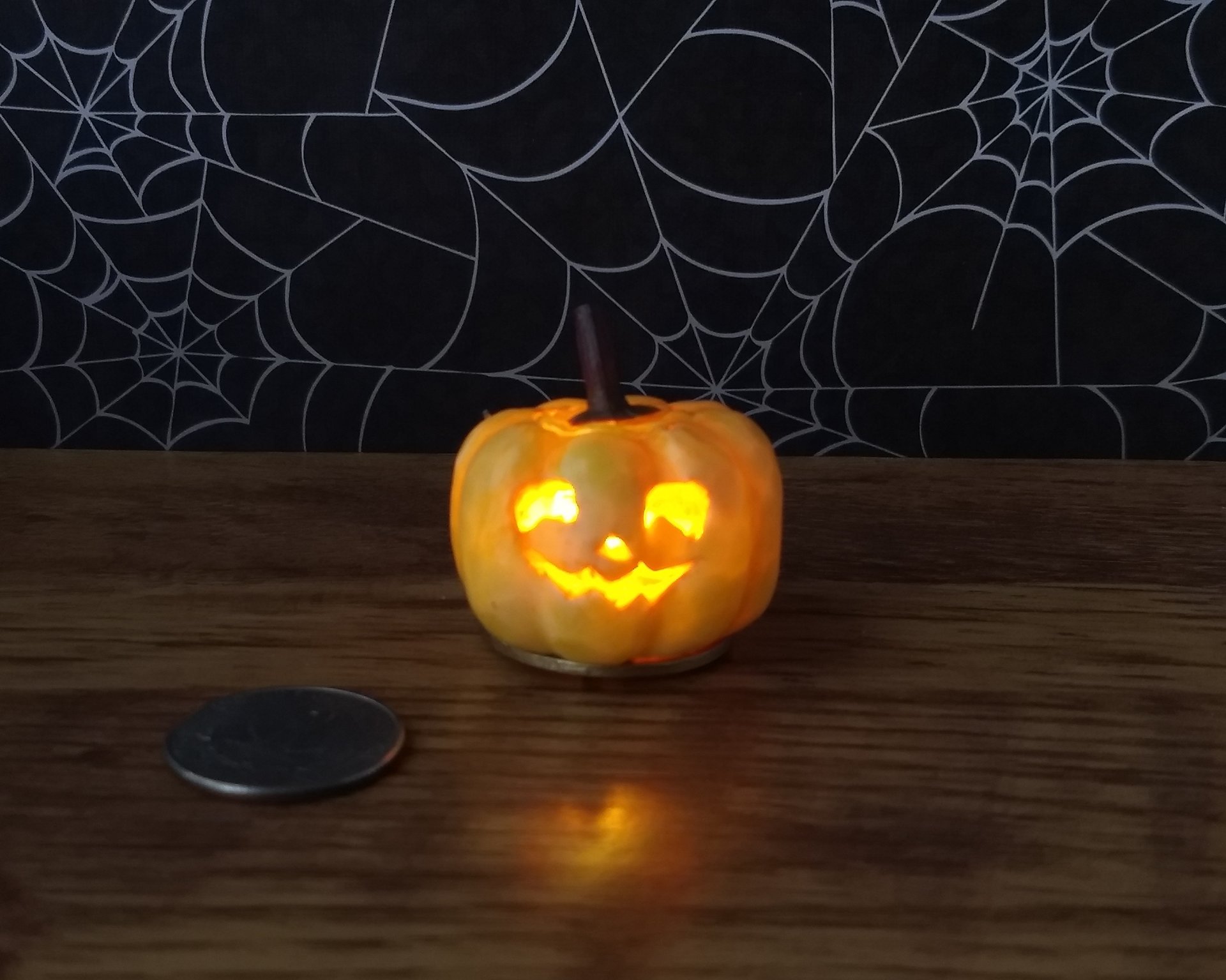 Battery operated miniature light up Jack-O-Lantern Pumpkin LED light for Halloween No external wires REF Corn yellow