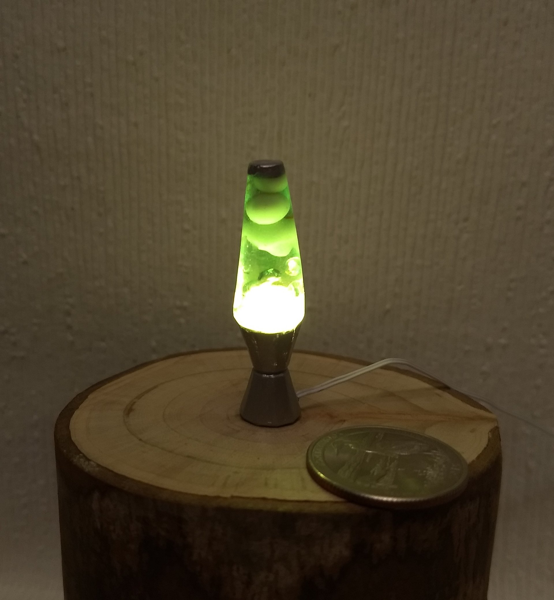 1:12 Dollhouse miniature Handcrafted retro lava lamp Battery operated LED table lamp MCM style with external wires - green resin
