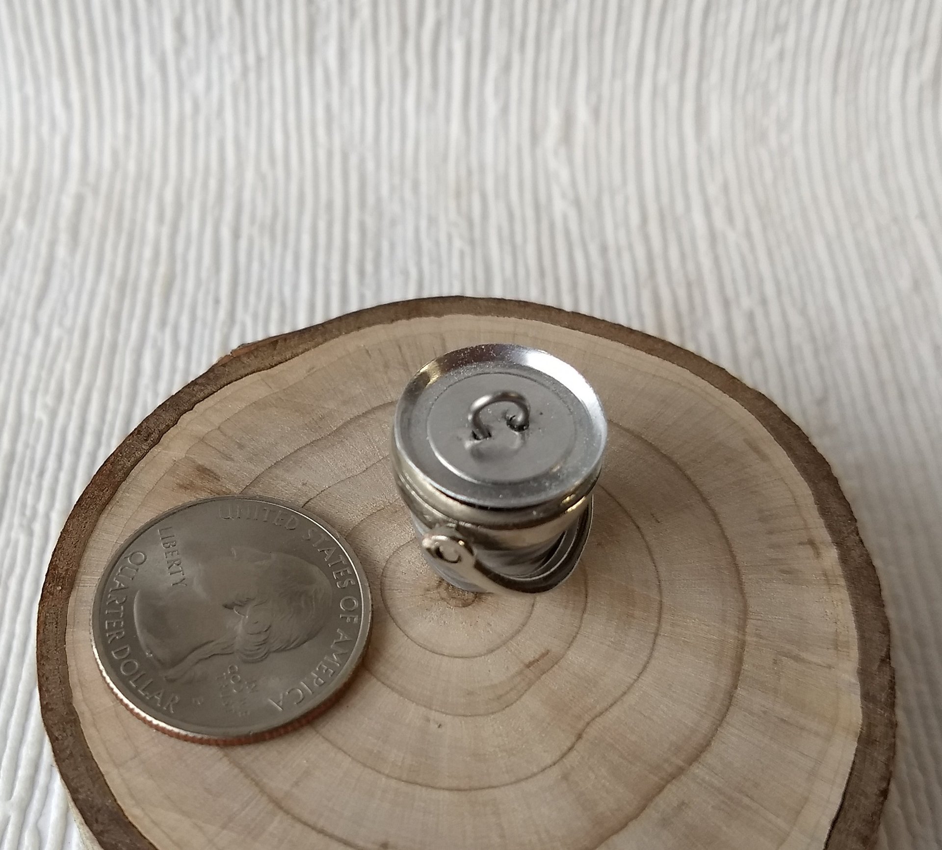 1:12 Dollhosue metal ice bucket with loose ice cubes Bar counter accessory