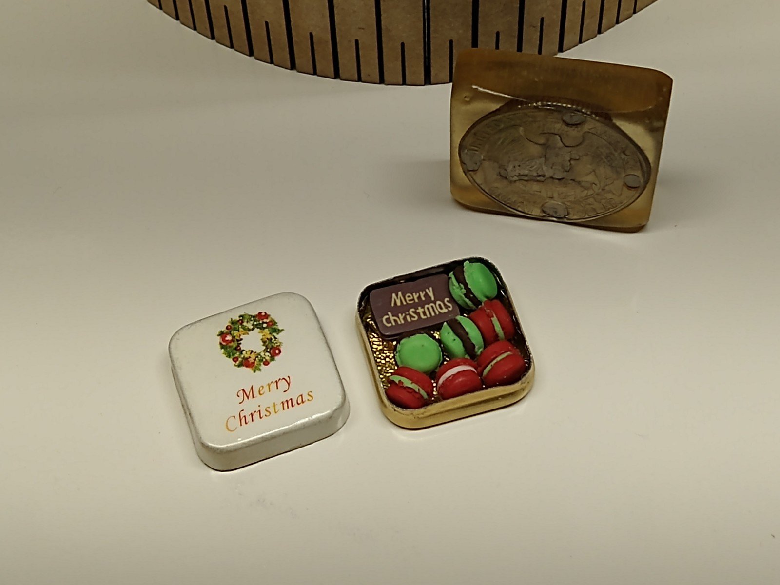 1:12 Dollhouse miniature holiday tin gift with French macarons Mini Christmas sweet gift tin box macarons with wreath decal on lid