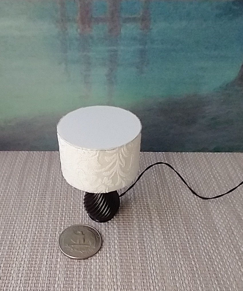 1:12 Dollhouse classic table lamp with a swirly textured vase Battery operated dollhouse lamp on external wires