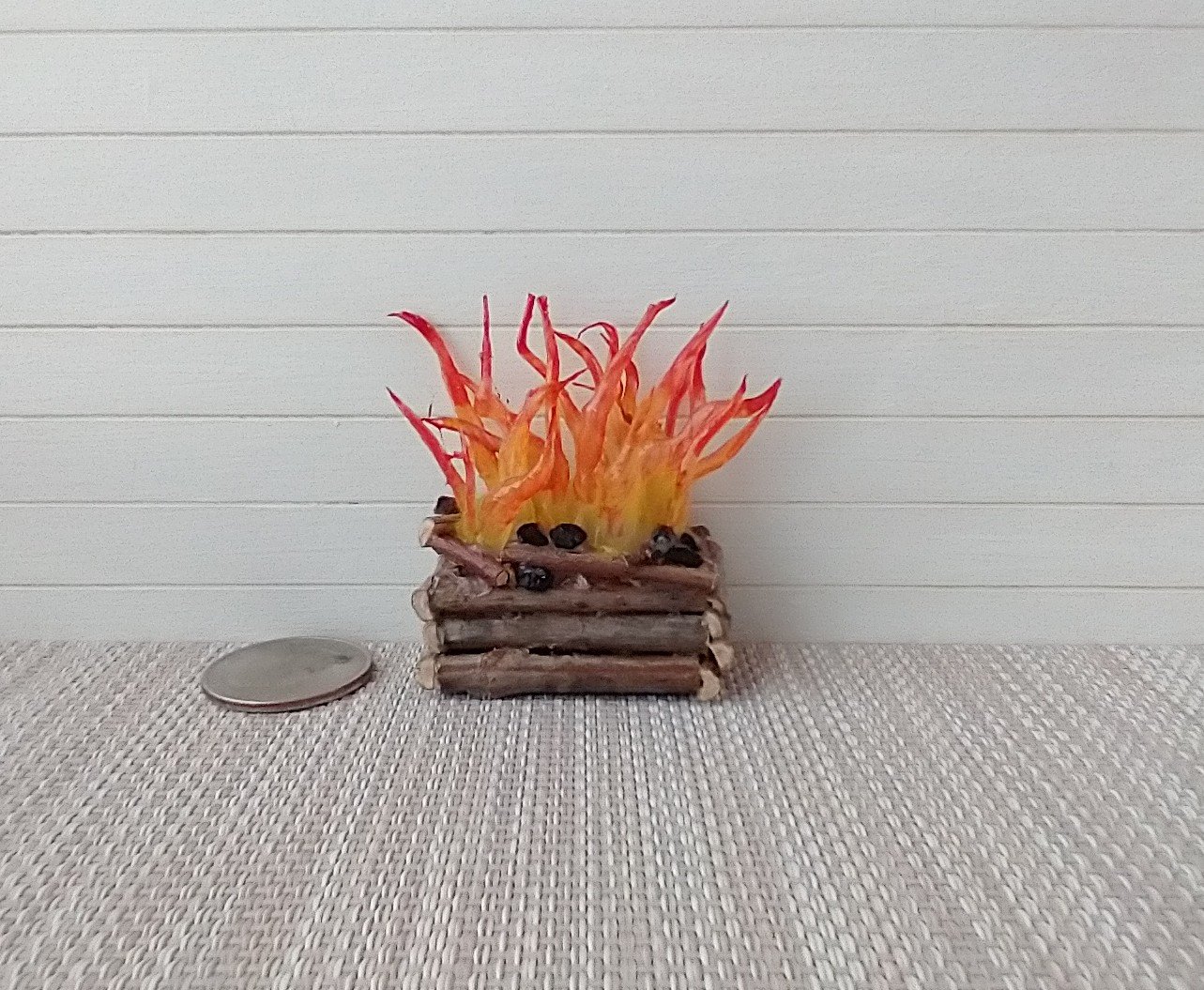1:12 Dollhouse realistic light up firelogs with flickering flames Battery operated lit logs 1 unit