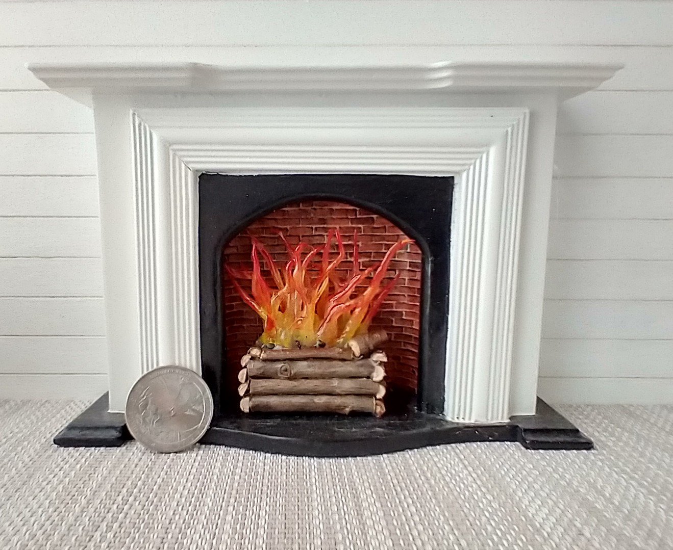 1:12 Dollhouse realistic light up firelogs with flickering flames Battery operated lit logs 1 unit